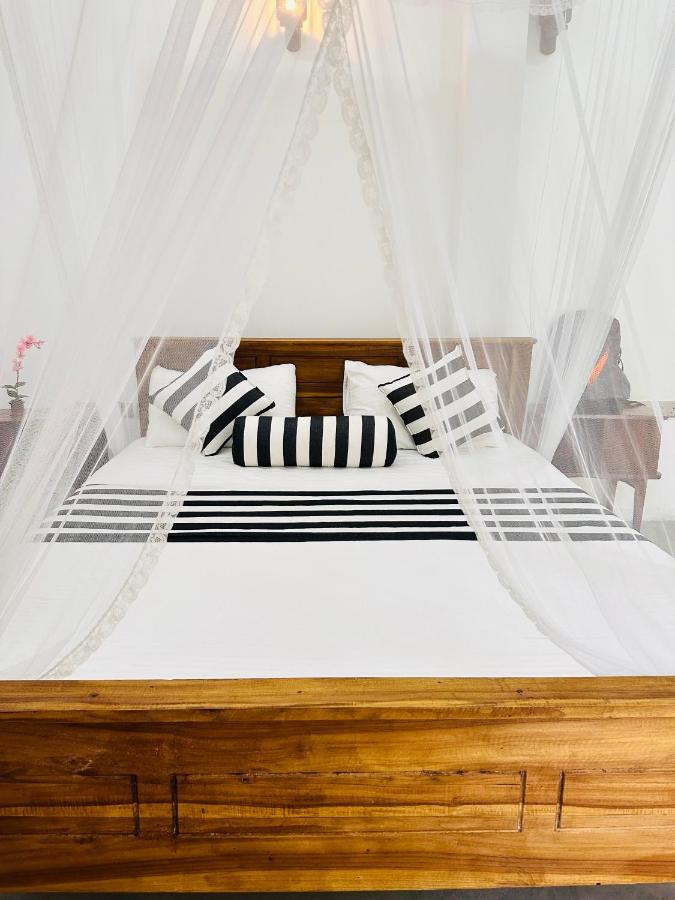 Chill Vibes Hiriketiya Hostel Диквела Екстериор снимка