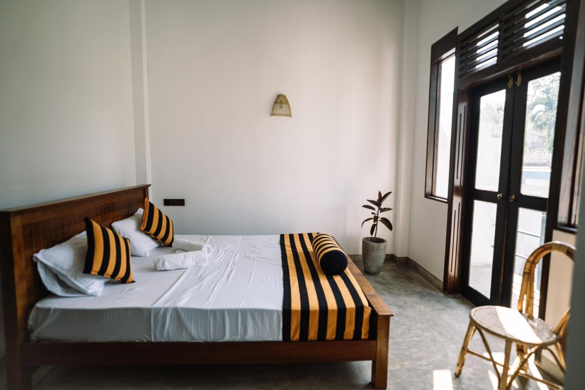 Chill Vibes Hiriketiya Hostel Диквела Екстериор снимка