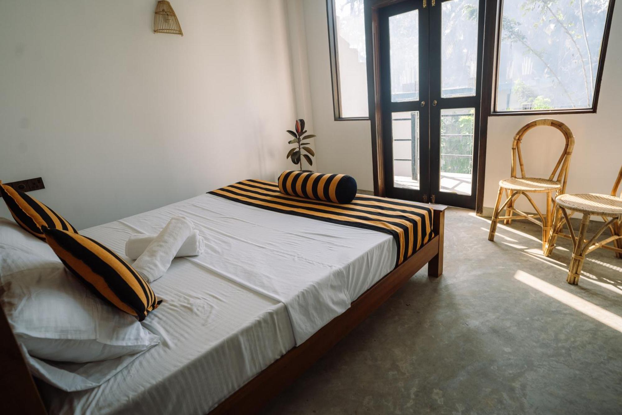 Chill Vibes Hiriketiya Hostel Диквела Екстериор снимка