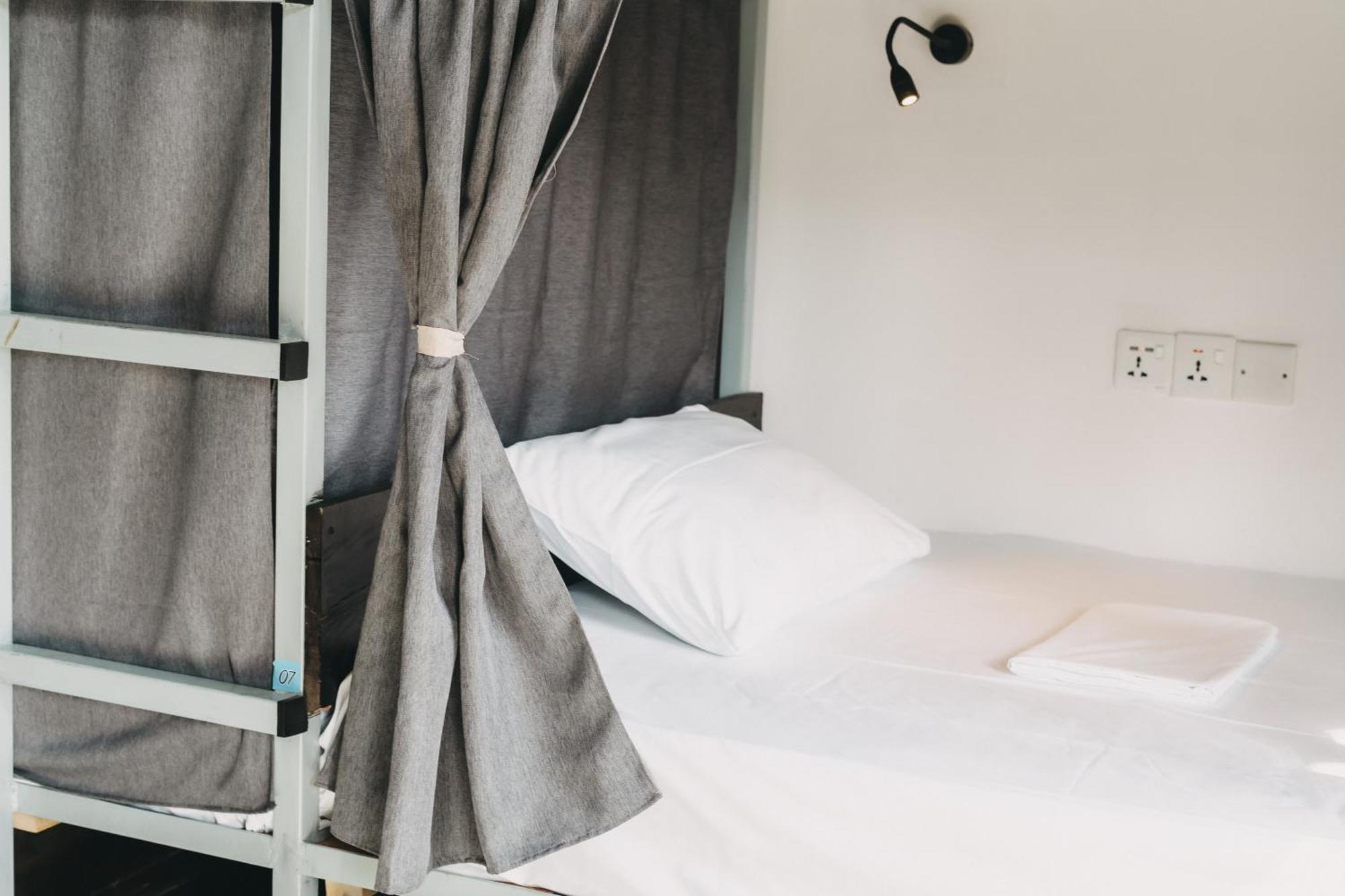 Chill Vibes Hiriketiya Hostel Диквела Екстериор снимка