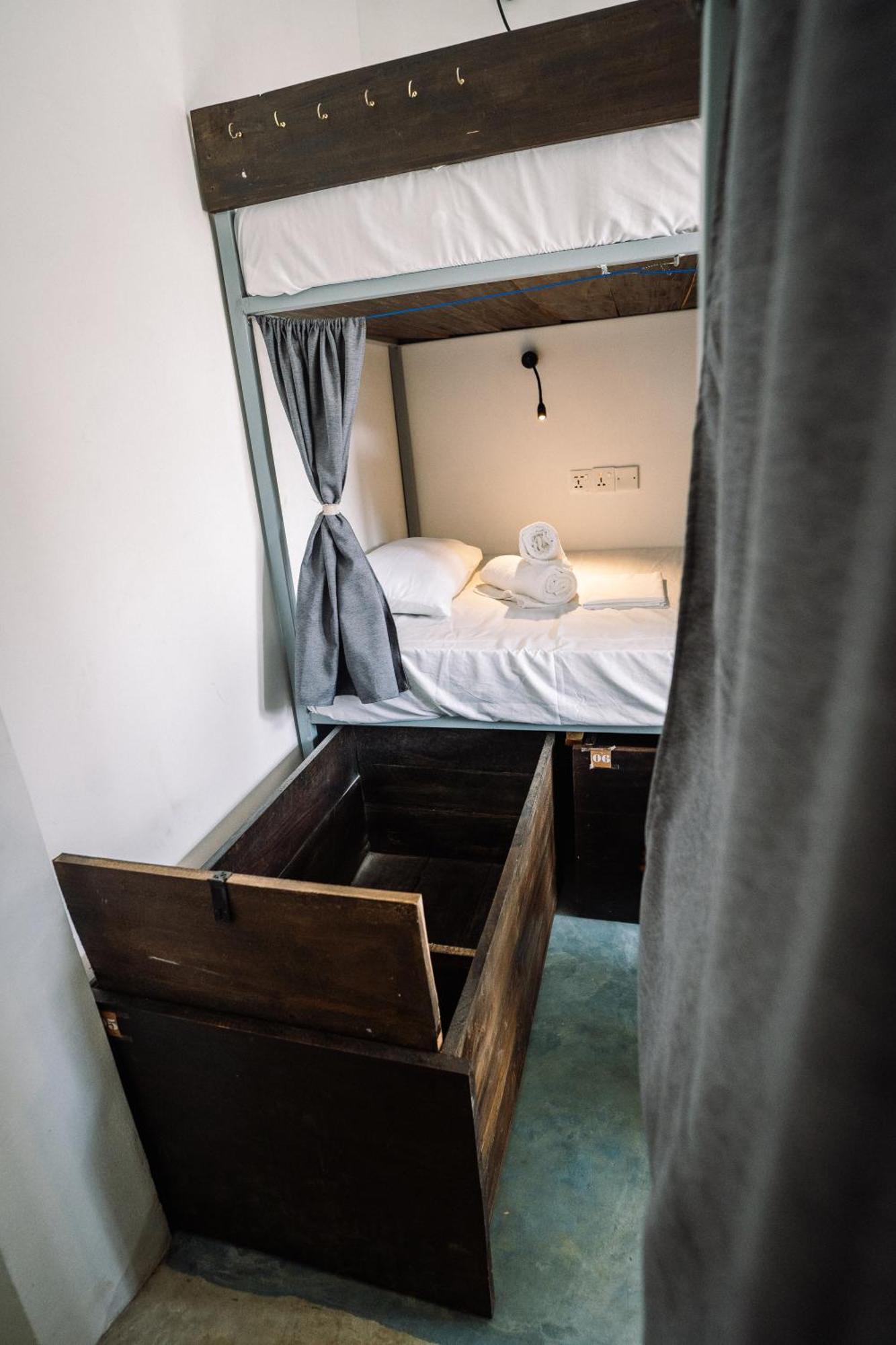Chill Vibes Hiriketiya Hostel Диквела Екстериор снимка