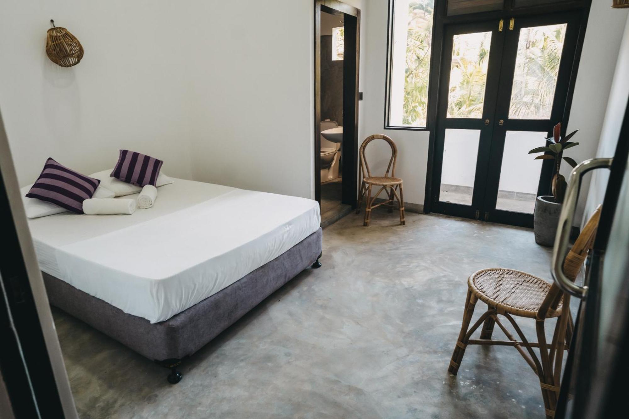 Chill Vibes Hiriketiya Hostel Диквела Екстериор снимка