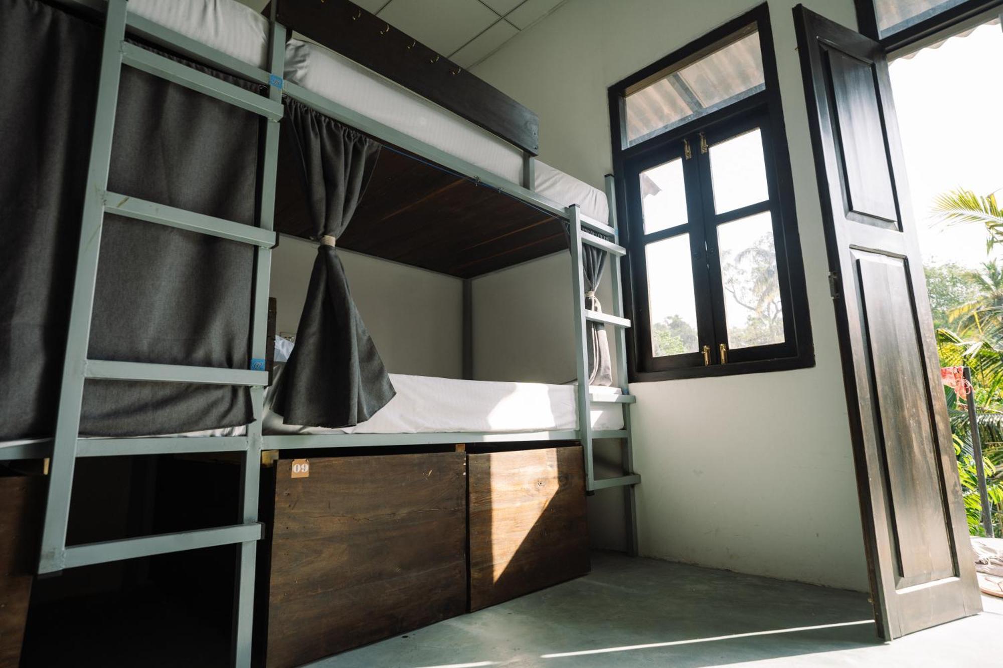 Chill Vibes Hiriketiya Hostel Диквела Екстериор снимка