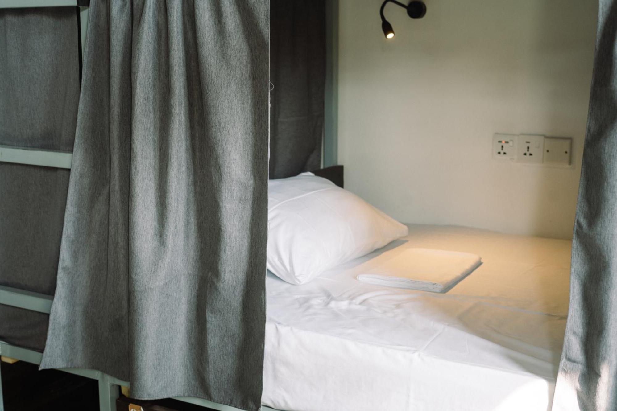 Chill Vibes Hiriketiya Hostel Диквела Екстериор снимка