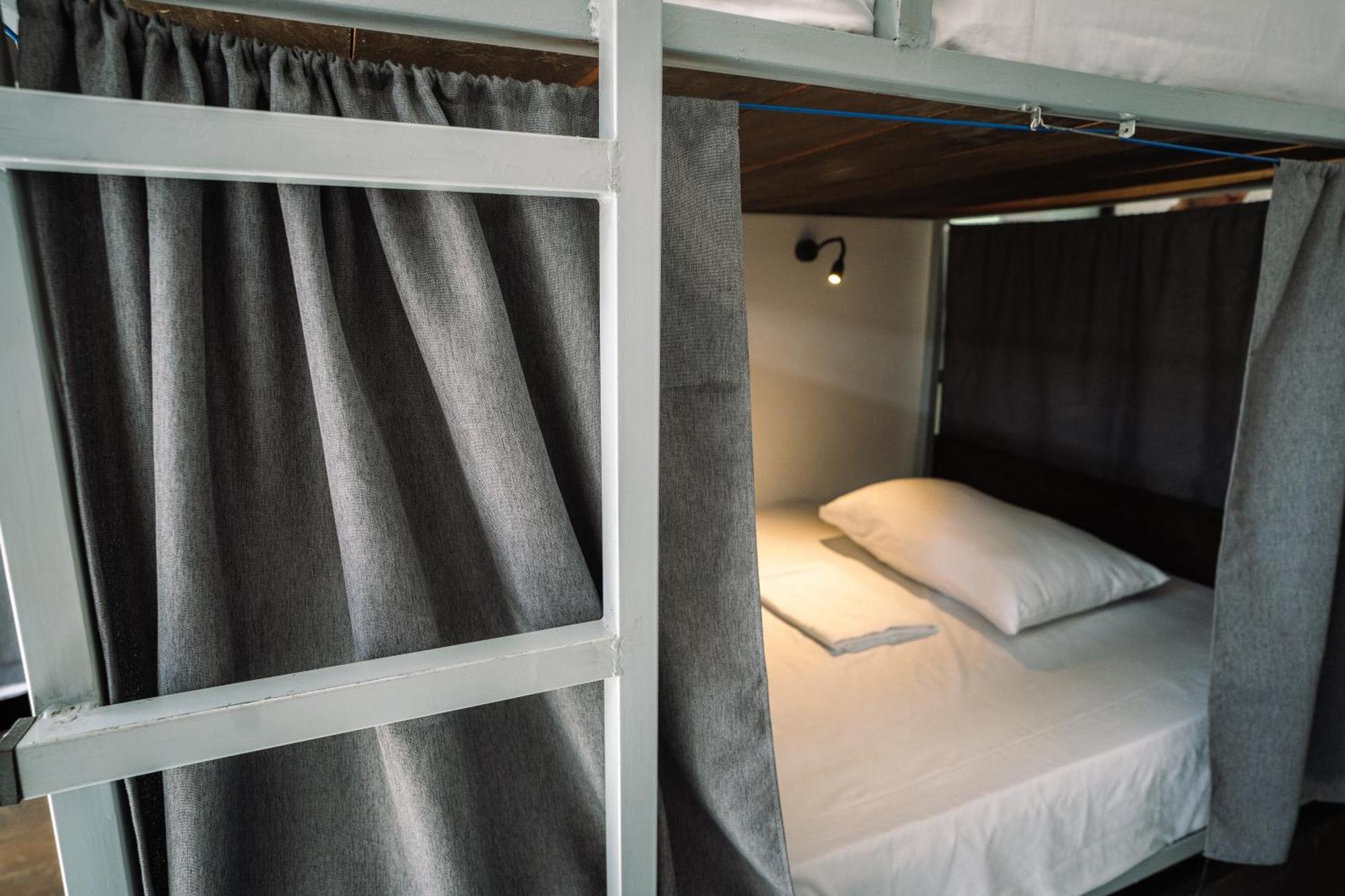 Chill Vibes Hiriketiya Hostel Диквела Екстериор снимка