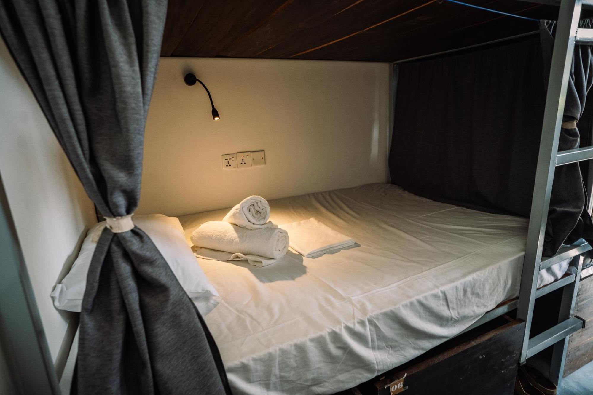Chill Vibes Hiriketiya Hostel Диквела Екстериор снимка